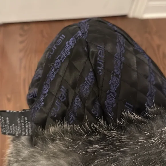 Winter hat - Picture 5 of 5